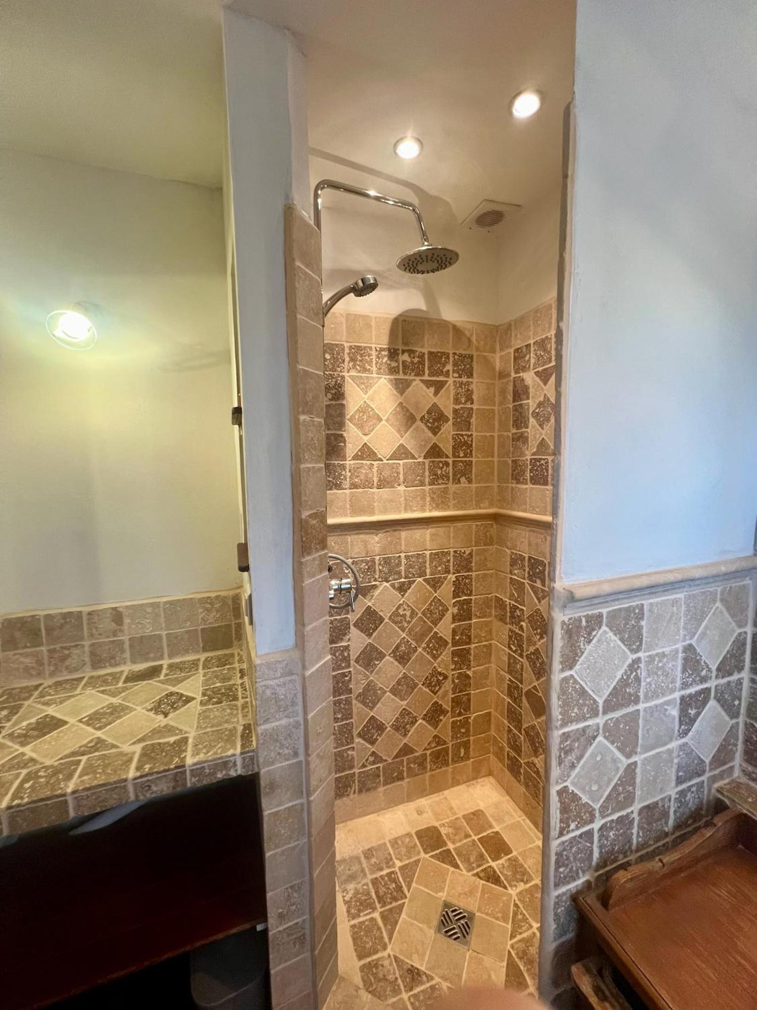 Les Garennes Hotel Saint-Uze Екстериор снимка