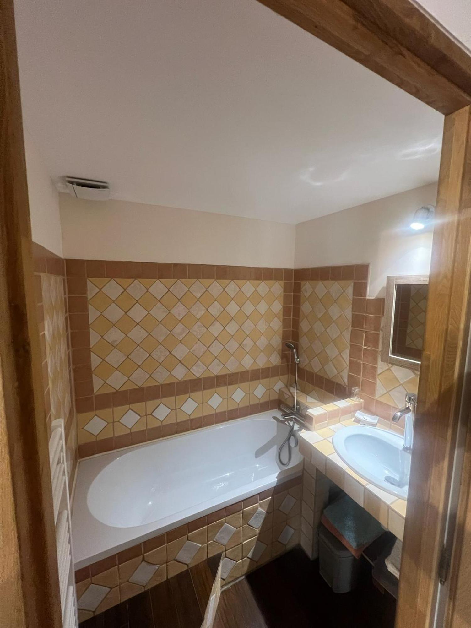 Les Garennes Hotel Saint-Uze Екстериор снимка