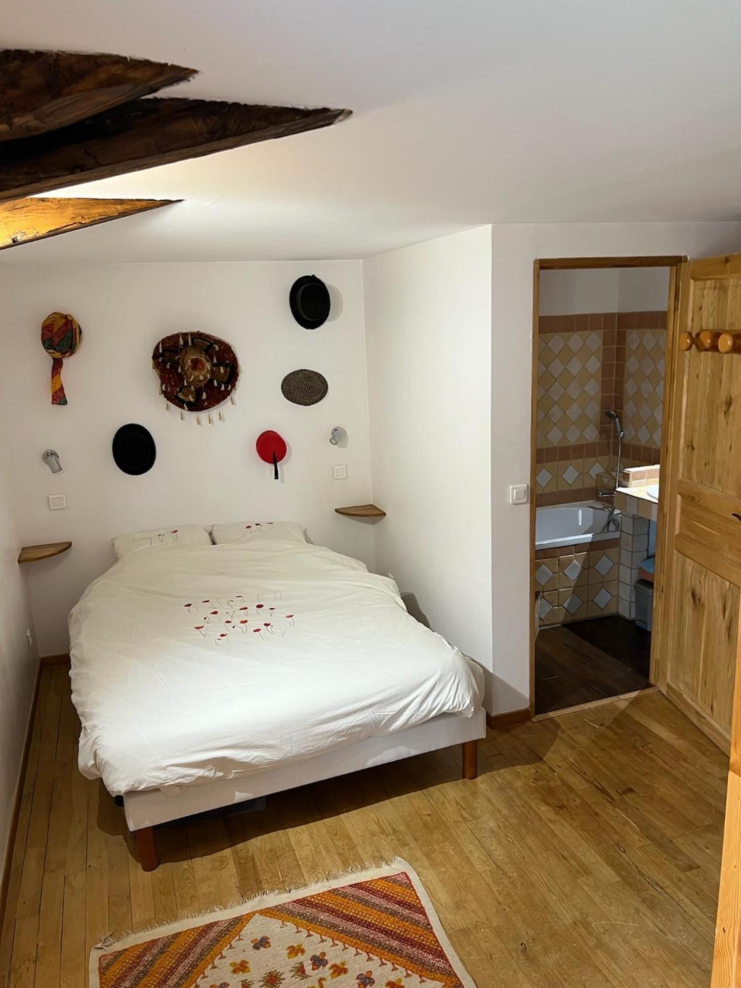 Les Garennes Hotel Saint-Uze Екстериор снимка