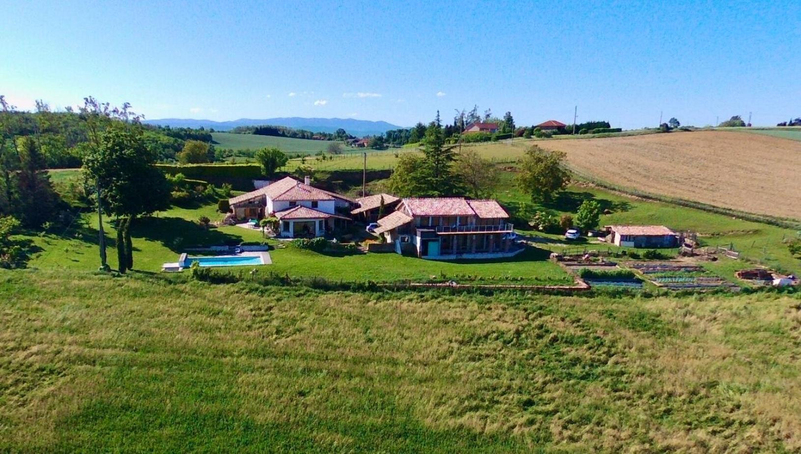 Les Garennes Hotel Saint-Uze Екстериор снимка