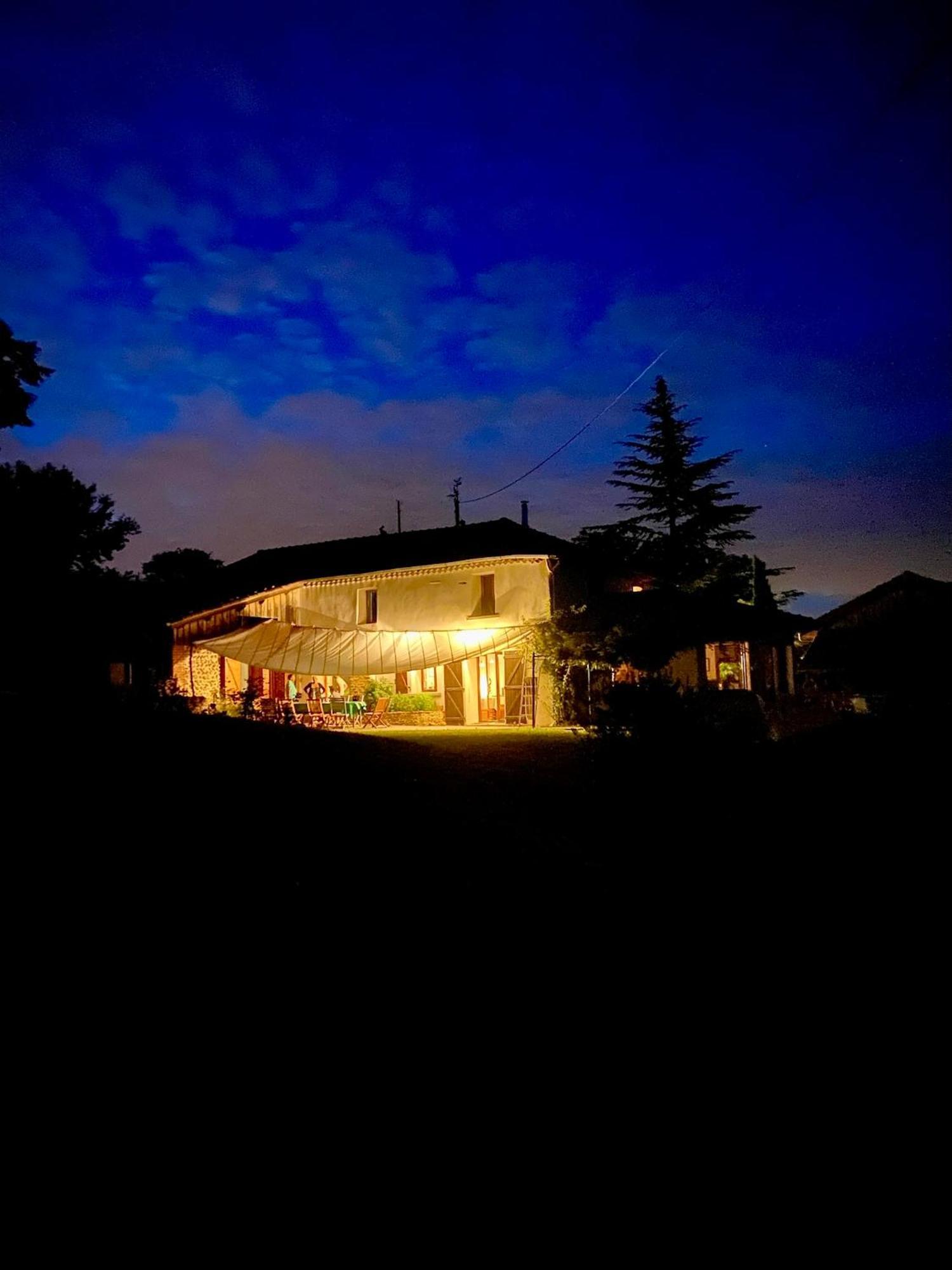 Les Garennes Hotel Saint-Uze Екстериор снимка