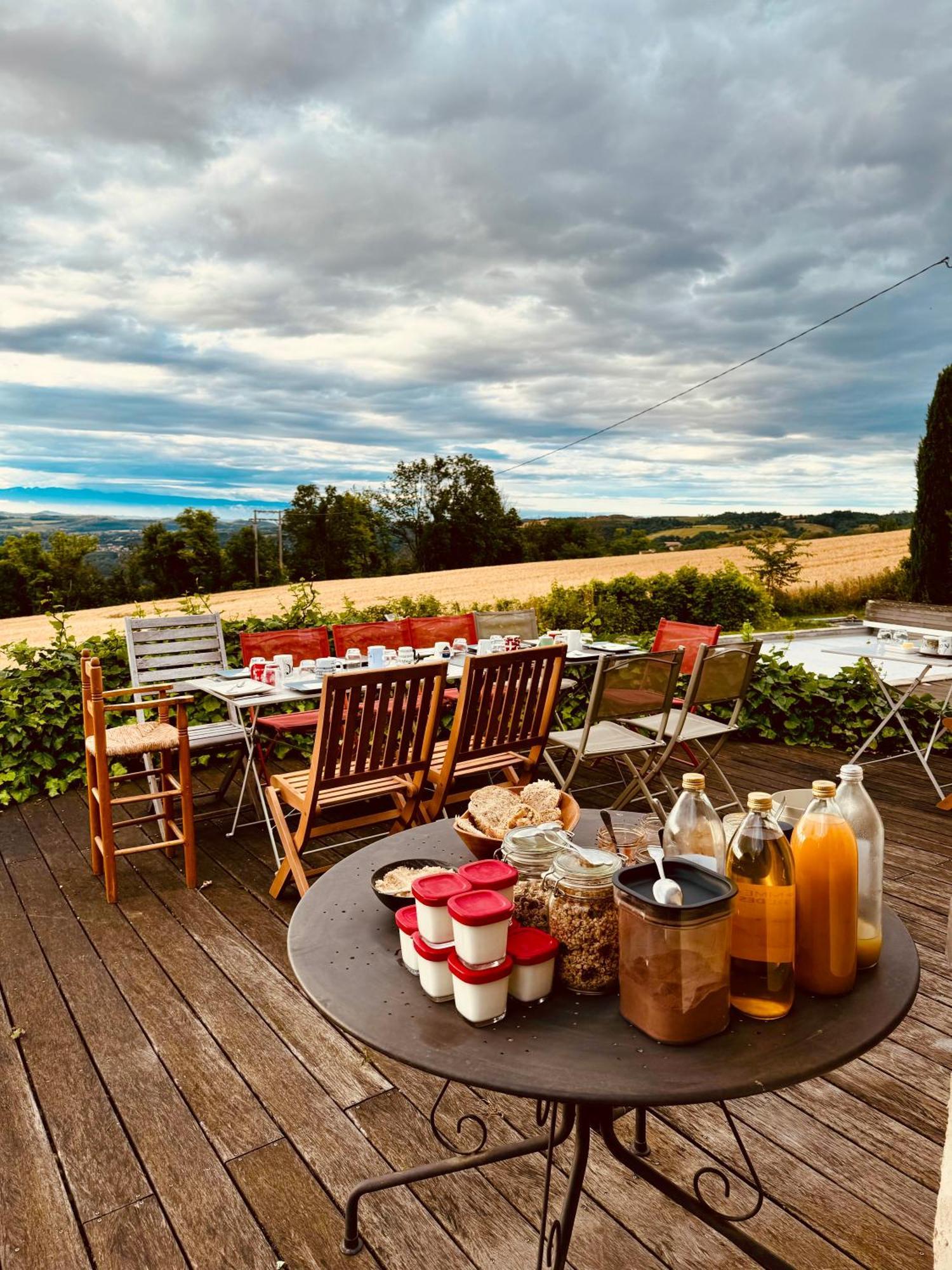 Les Garennes Hotel Saint-Uze Екстериор снимка